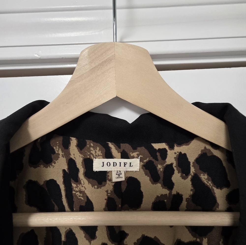 Jodifl Plus Black Blazer Leopard Print Lining Size 2x Roll Sleeve Lepoard Cuff - Picture 4 of 9